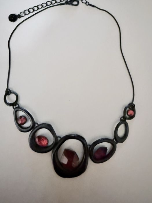 Colier statement, negru, cu pietre rosii