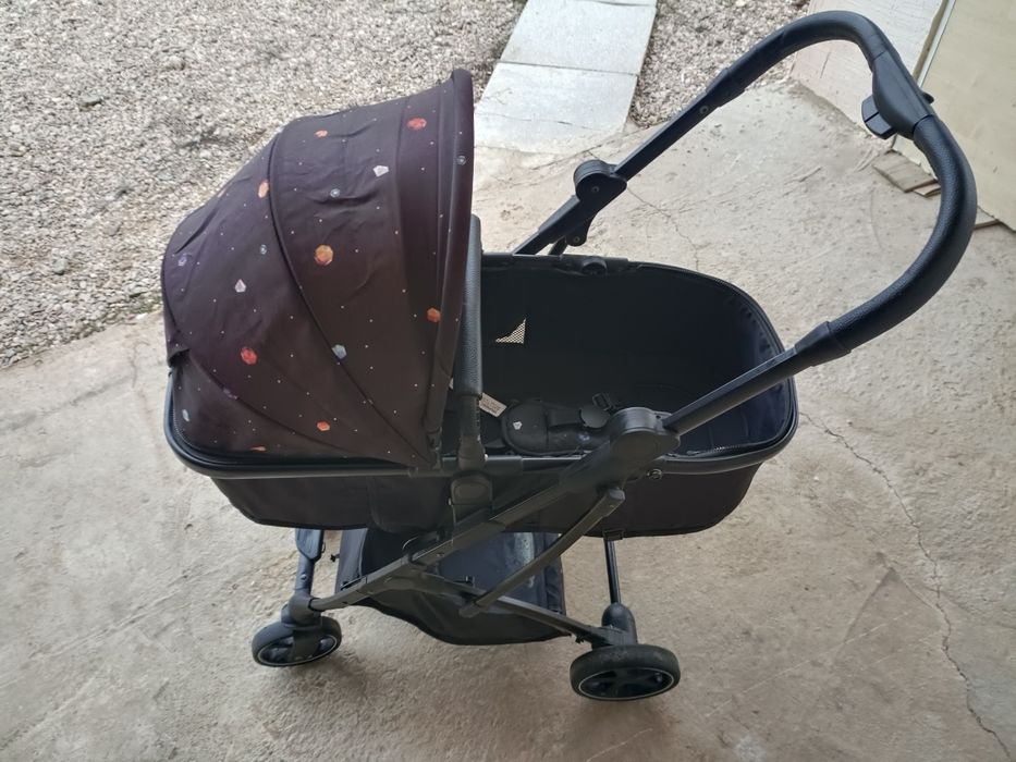 Детская коляска продается.