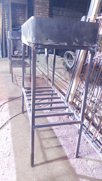 Продам мангал. Столик и печку.