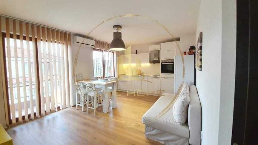 Дава се под наем Двустаен апартамент в Варна, Възраждане 1 - 65 кв.м за 420 € - Снимка #2