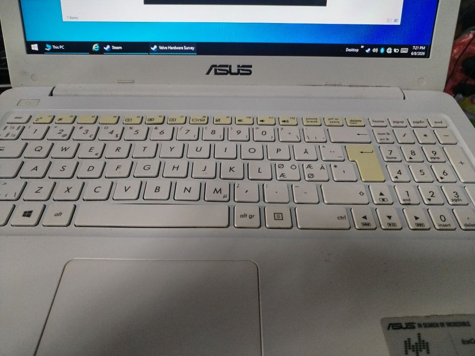 Vand laptop Asus quad core-functioneaza foarte bine