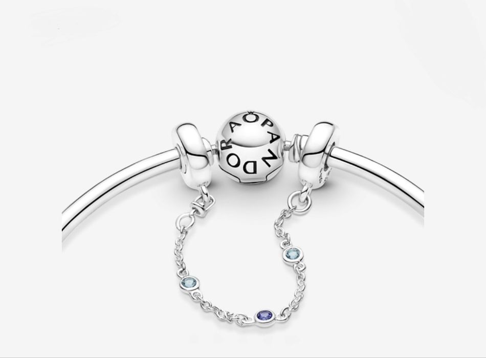 Продам браслет с шармиками от Pandora