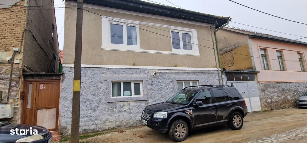 Resita Casa la Pret de Apartament,Parter, Etj 1 si Pod, Zona Muncitore