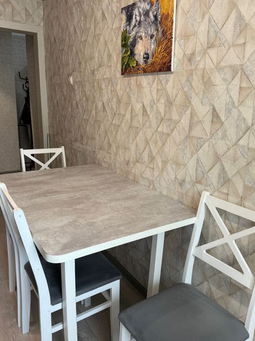 Стол со стульями