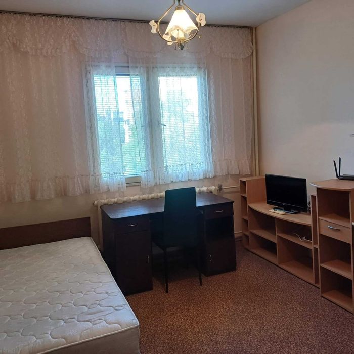 Дава се под наем Четиристаен апартамент в Пловдив, Тракия - 92 кв.м за 750 € - Снимка #1