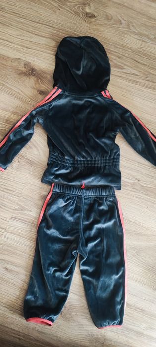 Детски екип Adidas 6-9м.