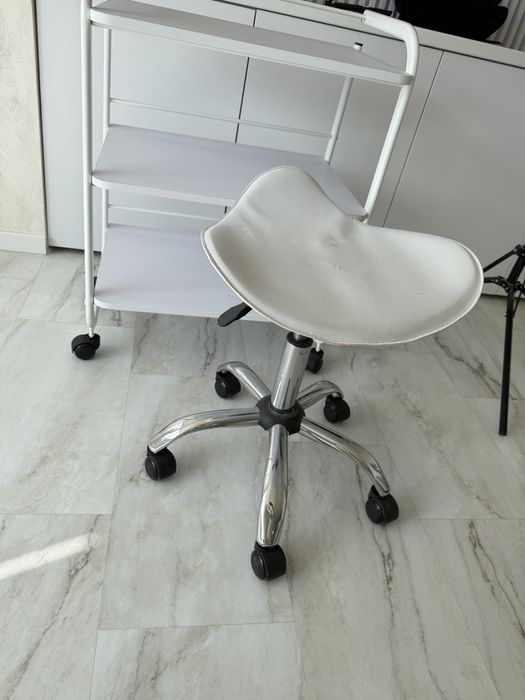 Masa si scaun pentru salon