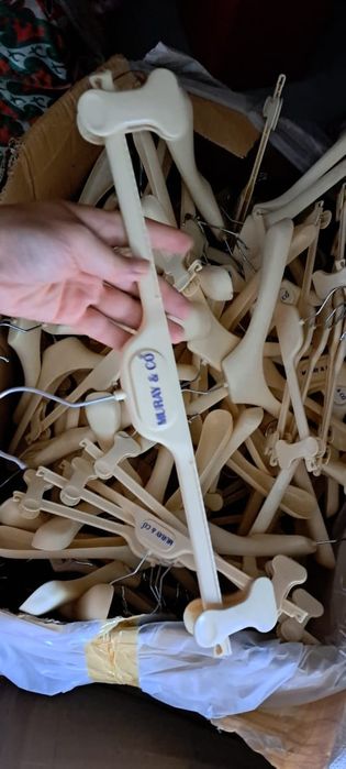 Вешалки для одежды