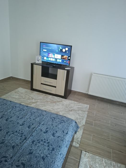 Închiriez pe termen lung garsoniera pe Tineretului 17 .chiria lunara 1550 lei+garantie 1550 lei.fara animale de companie