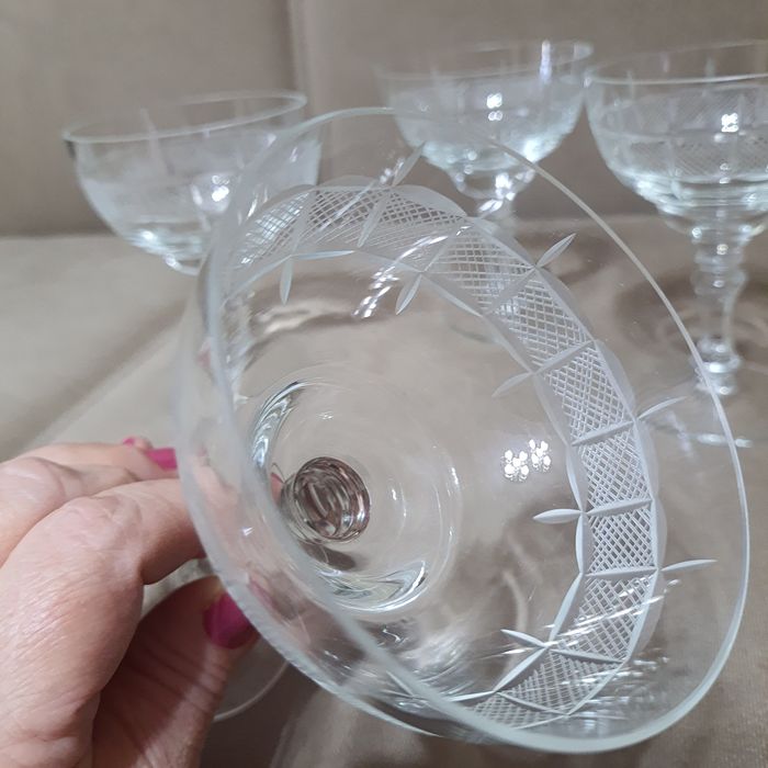 Set 4 pahare din cristal – elegante și rafinate