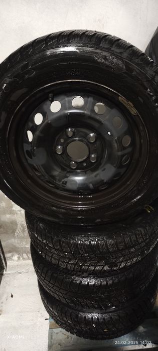 Оригинални джанти hyundai 15. С гуми185.65.R15T и тасове.