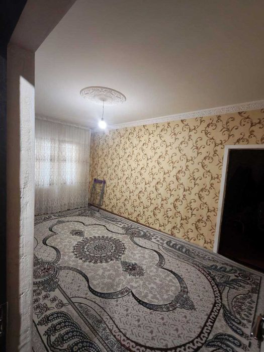 Ibin sinoda 5 xonali 2 etaj kvartira sotiladi !!