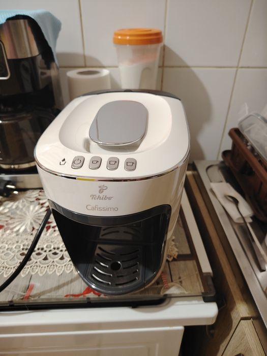 De vinzare cafetiera cu pastile și Fripteuza
