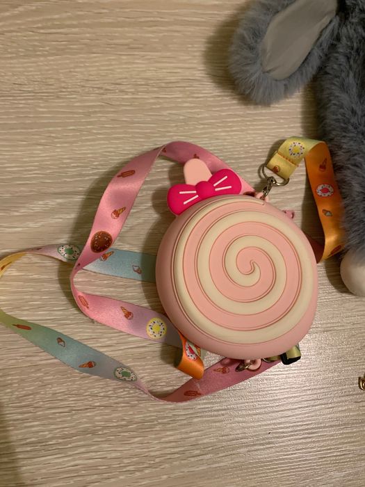 Лот от детска раничка и чантички