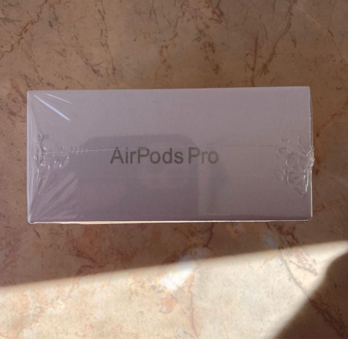 ПРОДАВАМ неотваряни Airpods pro 3