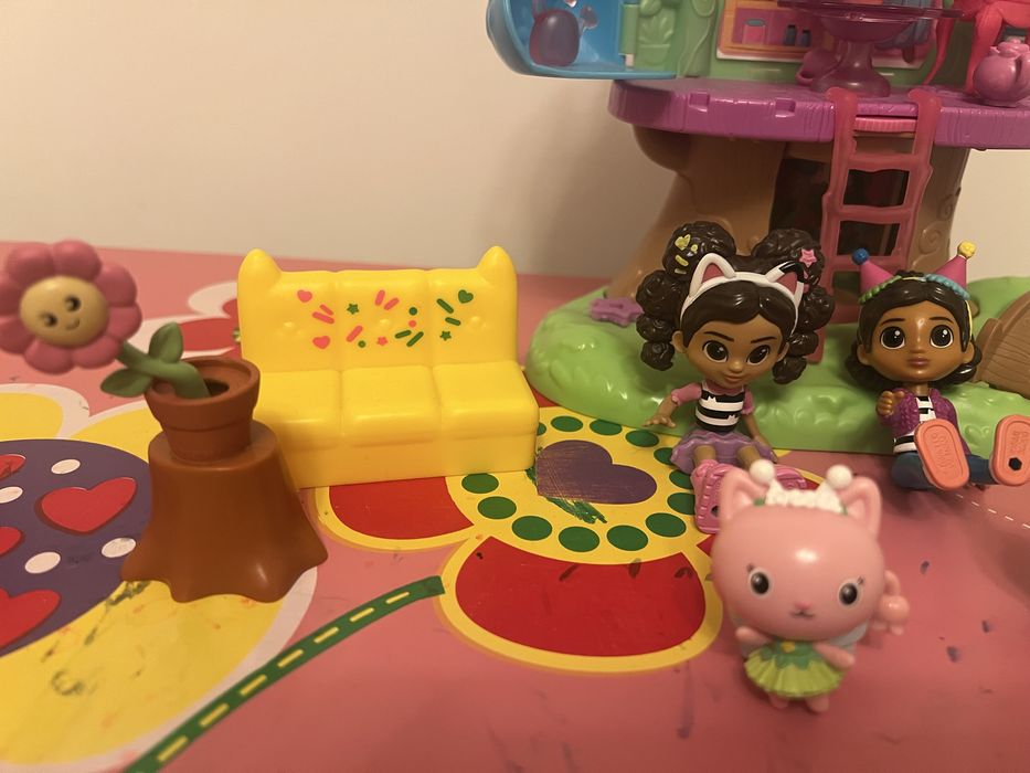 Gabby casuta din copac 3 papusi