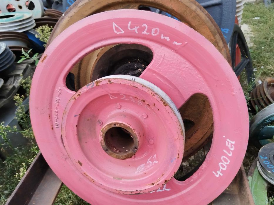 Fulie mare cu o curea cu diametrul de 42 cm