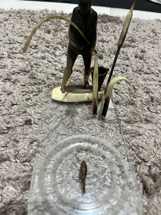 Продам статуэтку рыбака