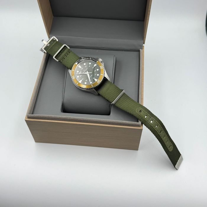 Amanet F28: Ceas Hamilton Khaki Navy Scuba HB2241961