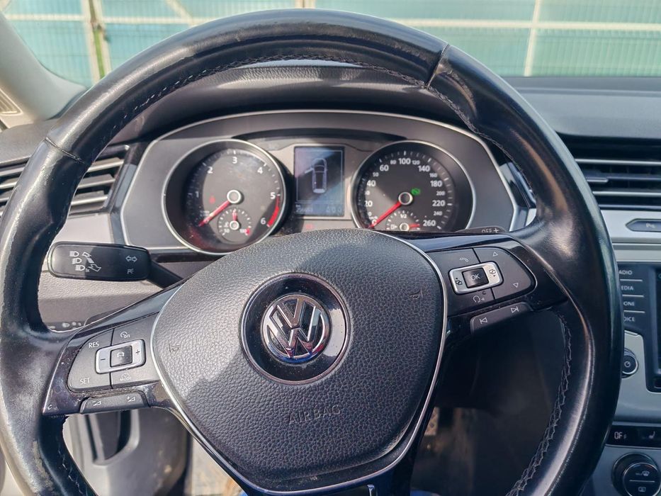 Vând Volkswagen passat