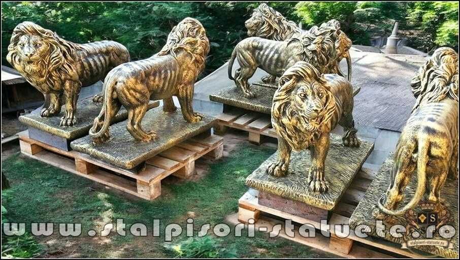 Statuetă leu mare în picioare, auriu antichizat, model S33.