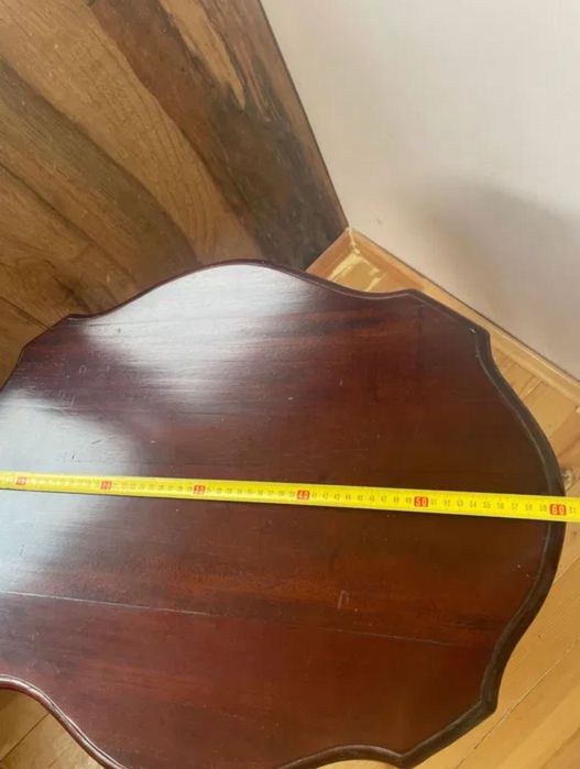 Старинна маса от дърво