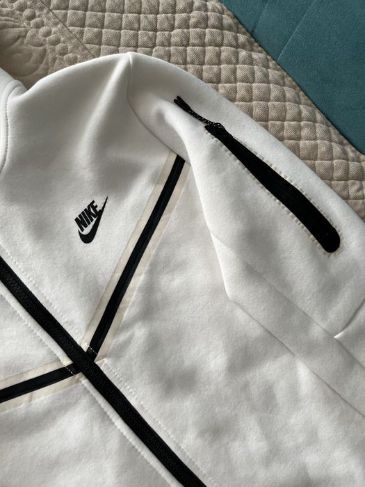 Tech fleece nike white размер М (город кокшетау)