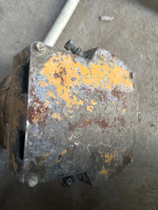 Продам оригинальный генератор Caterpillar 24V.
