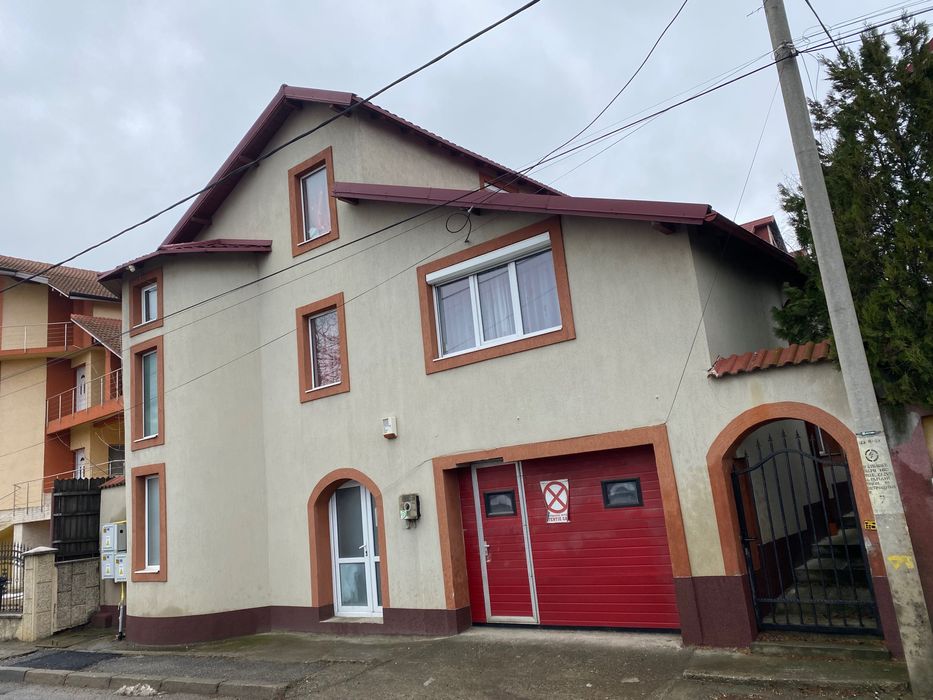 Casa Prundu cu 3 Apartamente individuale și garaj