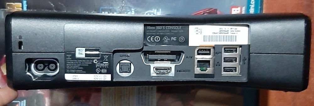 Vând Xbox 360 în stare bună funcționabil