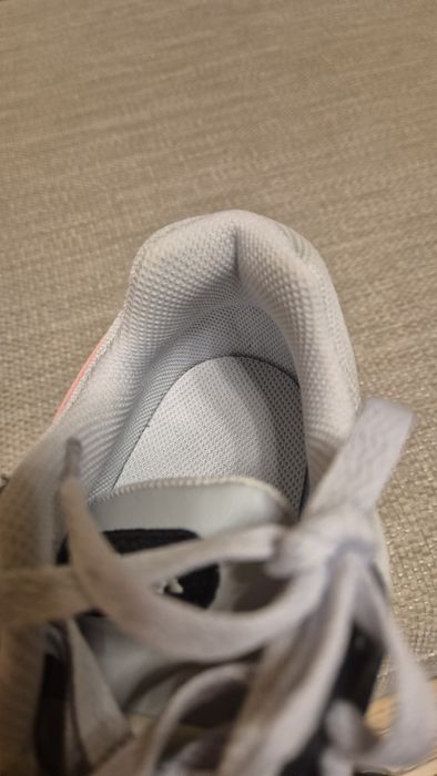 Nike Air Max puțin utilizat