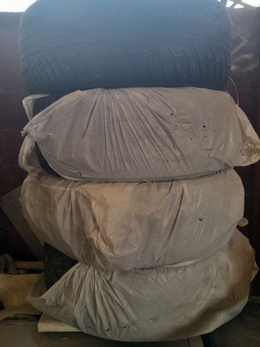 Шины бу . Kumho.  Зимние. Шипы