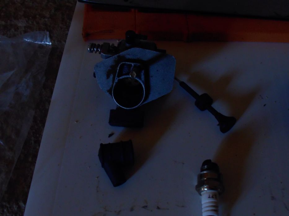 Китайска моторна резачка Stihl на часи