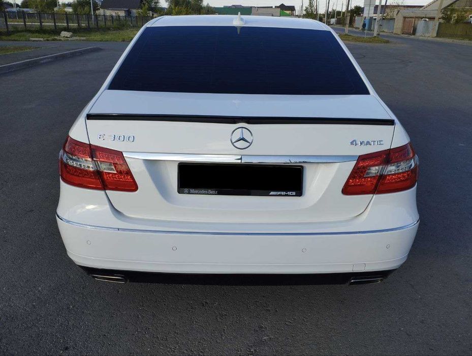Mercedes-Benz E300, 2012 год