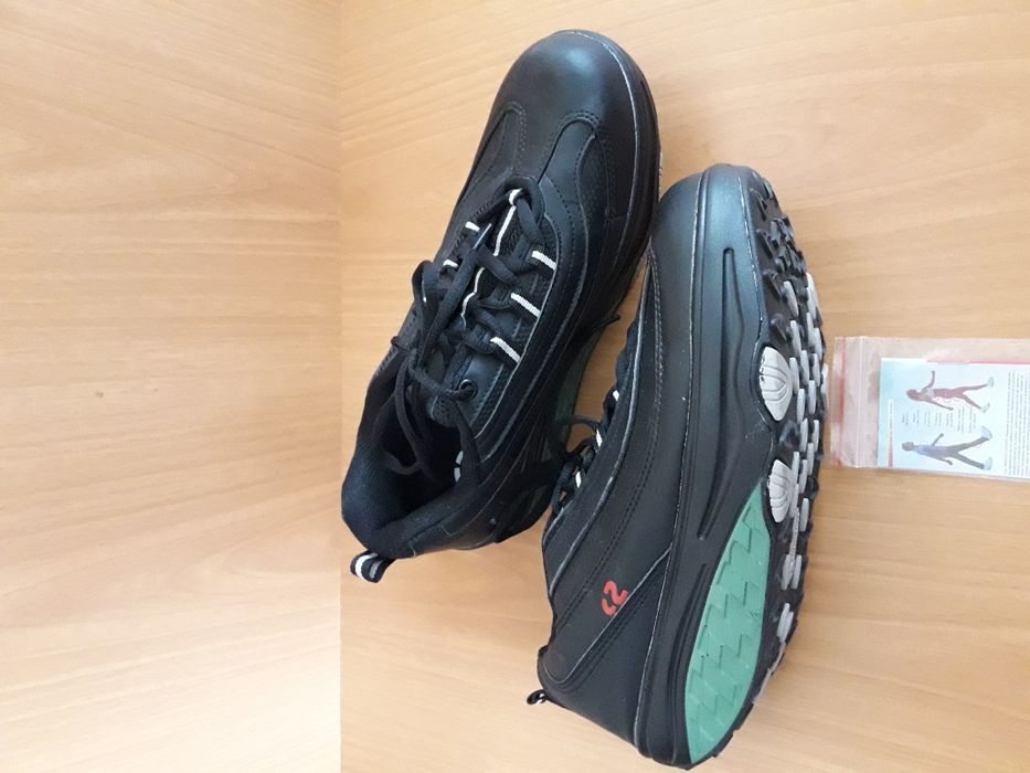 Продаю кроссовки