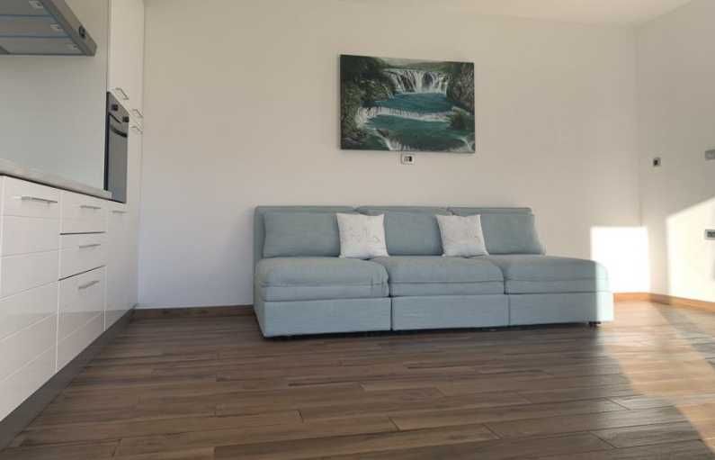 Дава се под наем Едностаен апартамент в Пловдив, Център - 38 кв.м за 178.5 € - Снимка #2