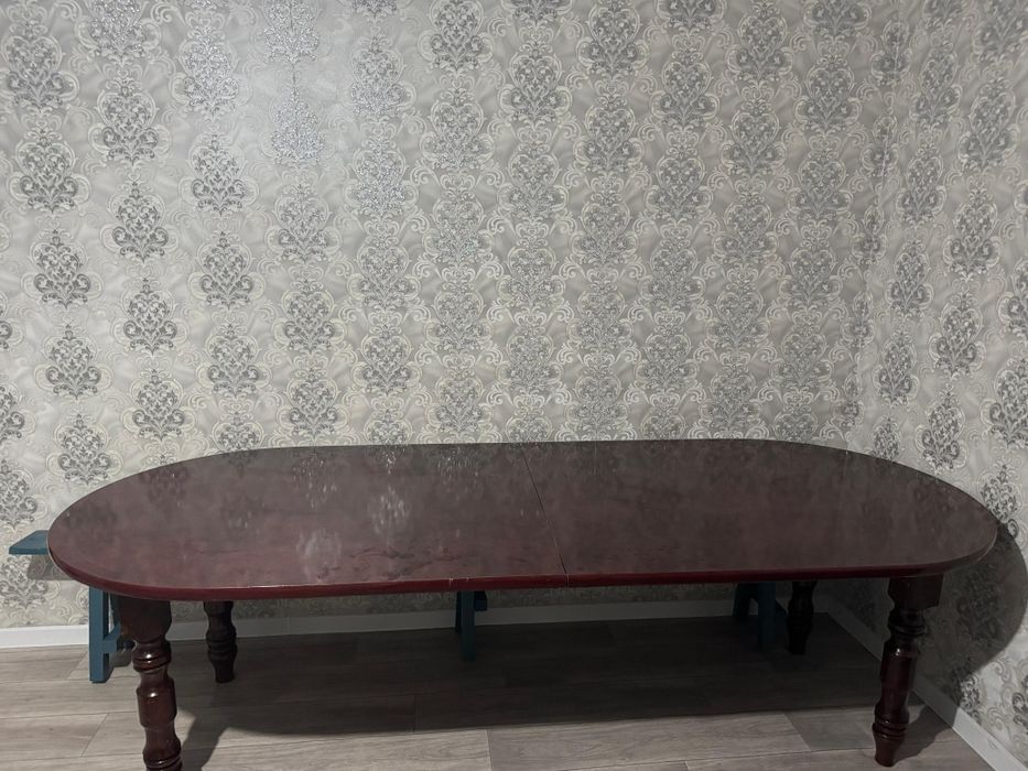 Стол для гостиного