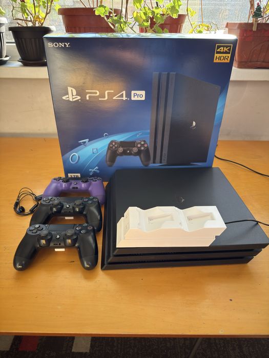 Play Station 4 Pro 1 TB Jet Black
