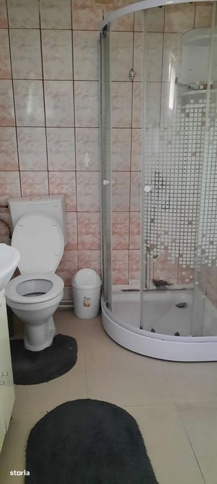 Casă cu 5 camere, garaj și pivniță