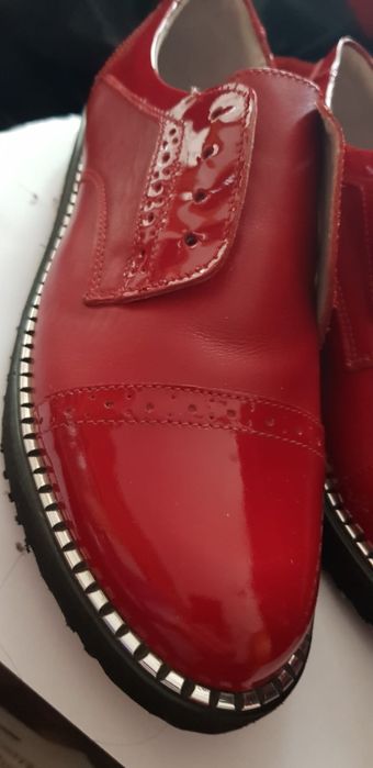 Pantofi din piele lacuită