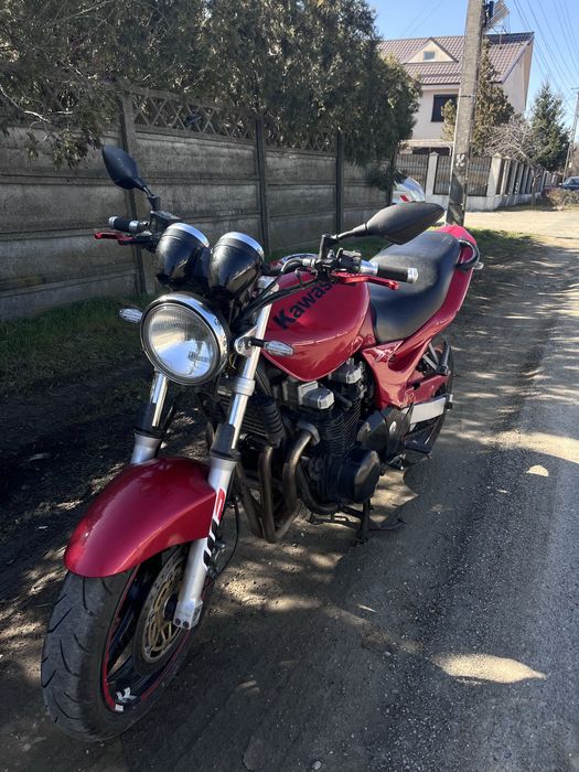 Kawasaki ZR-7 750 – 4 cilindri, sunet sport, evacuare Mivv