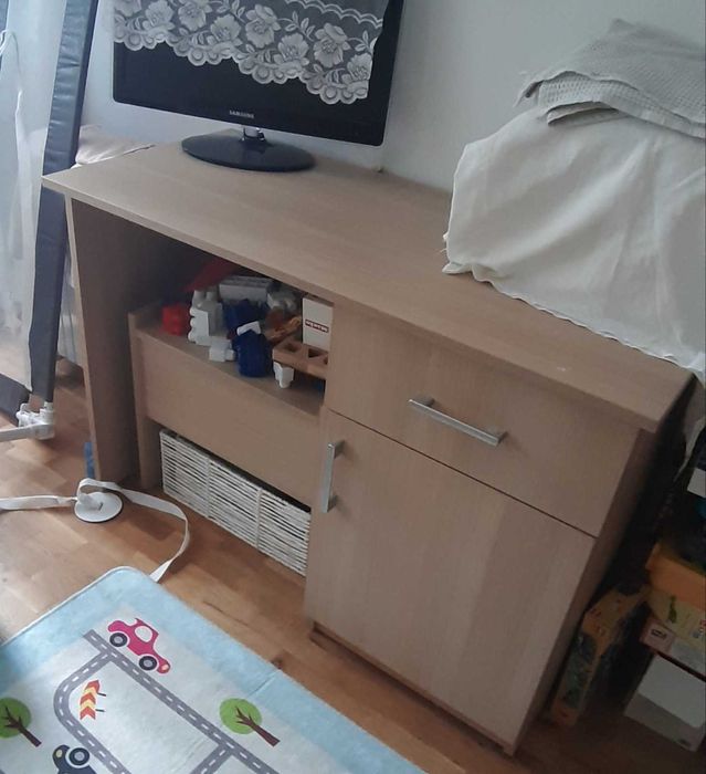 продавам  дървено  бюро