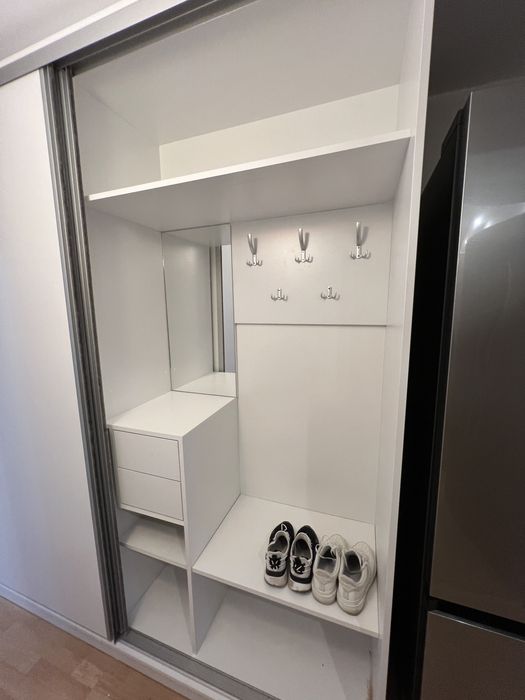 Închiriez apartament 2 camere, decomandat, centrala, aer condiționat