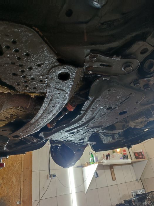 Tratament Anticoroziv Auto Sasiu Ceara cu Lanolina Antifonare Ceruire