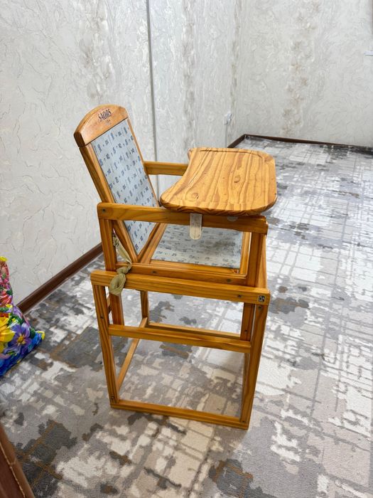 Продам детский стул со столом трансформер