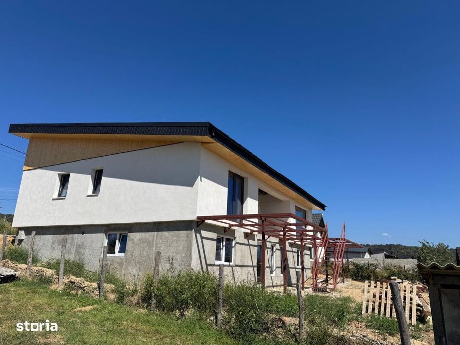 Casa cu priveliste deosebita – 232 mp + terasa 50 mp | Teren 5 ari |