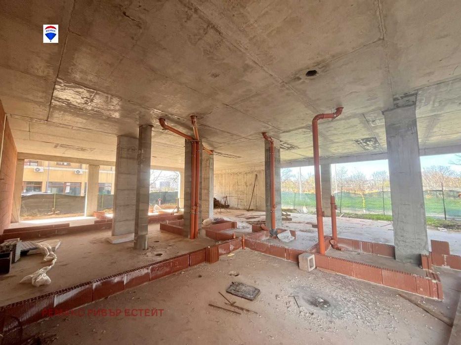 Продава се Офис в Русе, Родина 1 - 740 кв.м за 525 €/кв.м - Снимка #9