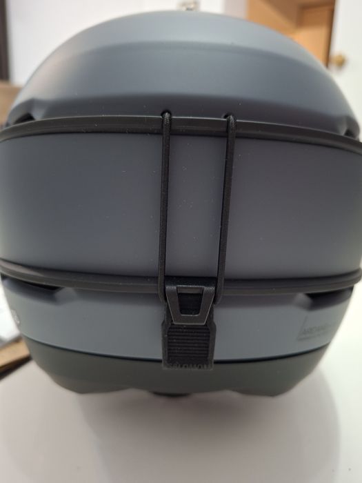 Продавам уникална  каска за зимни спортове Salomon arcana prime