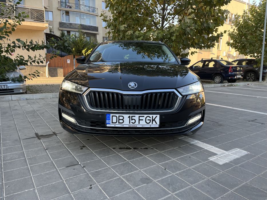 Skoda Octavia 2021 Diesel 2.0 manual incalzire scaune bord digital senzori parcare recunoastere semne faruri led geamuri privacy navigatie mare