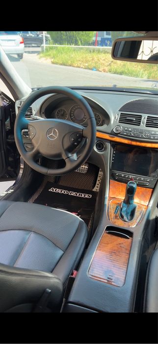 Mercedes Benz W211